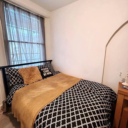 Spacious Studio Flat In Londres Extérieur photo